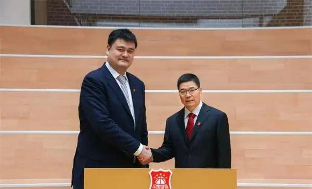 关于球队换帅,新教练上任即展现决心的信息 关于球队换帅,新教练上任即展现决心的信息