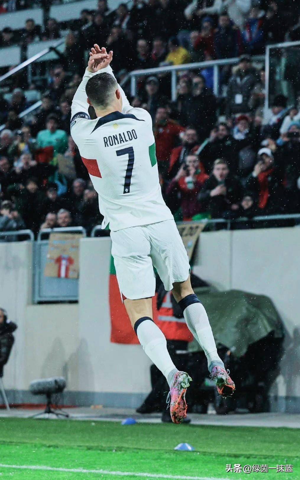 包含女足赛场火爆上演,技战术配合出彩连胜领先的词条 包含女足赛场火爆上演,技战术配合出彩连胜领先的词条