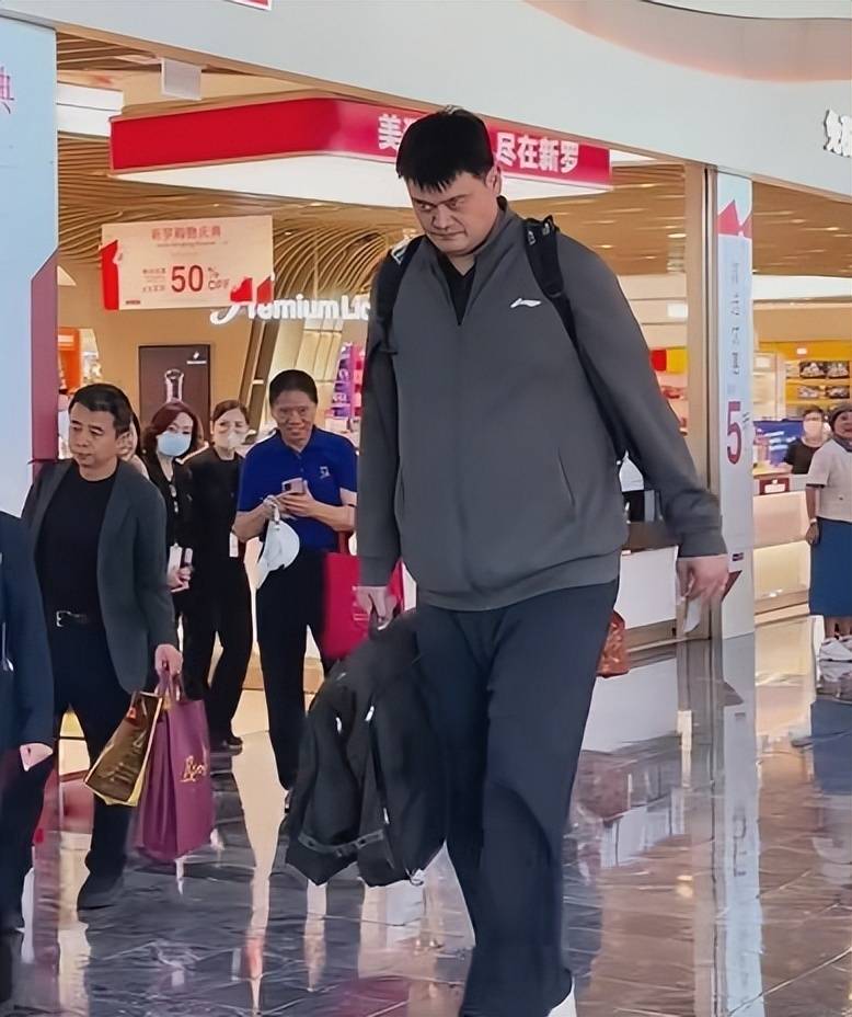 篮球明星联赛五棵松揭幕姚明广场掀起热潮的简单介绍 篮球明星联赛五棵松揭幕姚明广场掀起热潮的简单介绍